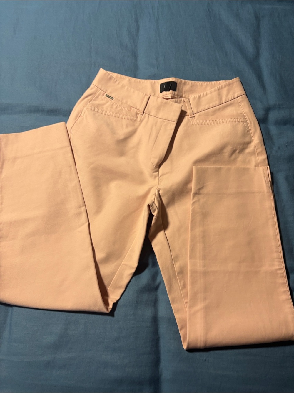 White House Black Market light pink cropped pants. Perfect for Spring/Summer